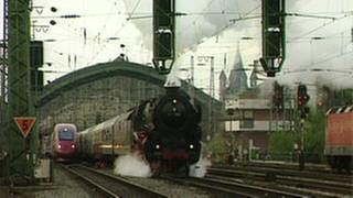 Lokomotive fährt aus dem Mainzer Hauptbahnhof (Foto: SWR, SWR -)