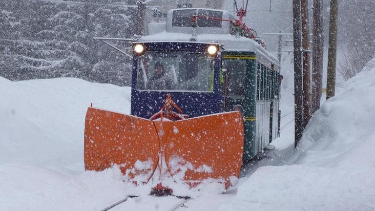 Schneeräumung auf der Tramway du Mont-Blanc (Foto: SWR, SWR -)