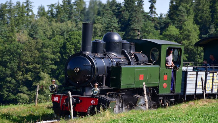 Es gibt an der Strecke unglaublich viele Photomotive für Eisenbahnfreunde.... (Foto: SWR, Andreas Stirl und Frank Rinnelt)
