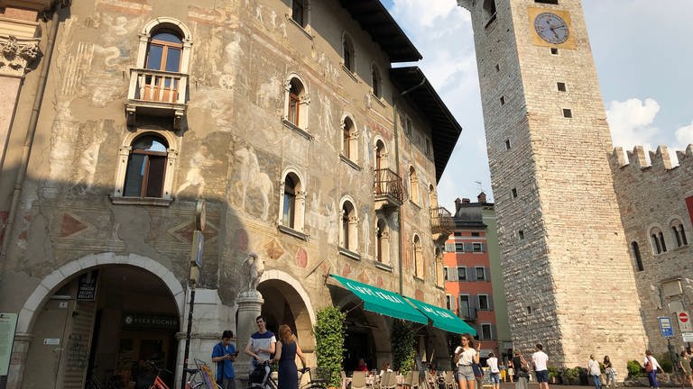 Altstadt von Trento. Am Domplatz mischen sich Flair der k. und k. Zeit mit italienischem Dolce Vita. (Foto: SWR, Alexander Schweitzer)