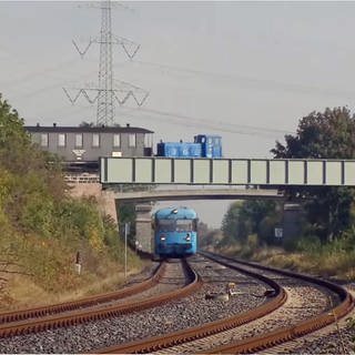 Schmalspur trifft Normalspur - Zugbegegnung von Mansfelder Bergwerksbahn und Wipperliese (Foto: SWR, Kirsten Ruppel)