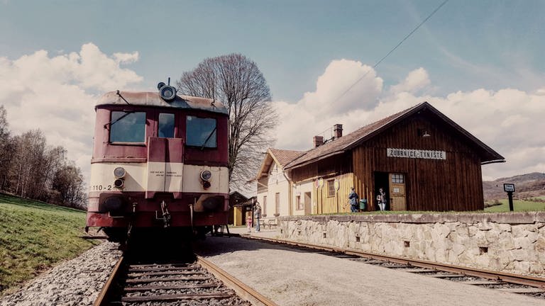 Im Sommer an den Wochenende laden die ehrenamtlichen Eisenbahnfreunde auch zu Ausflügen in ihren historischen Fahrzeugen ein. (Foto: SWR, Grit Merten)