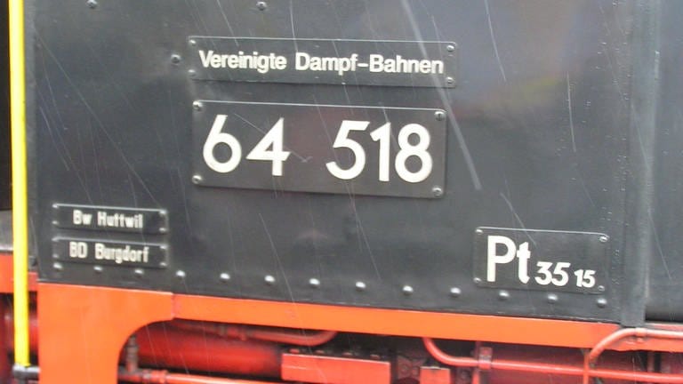Die 64 518 hat eine maximale Geschwindigkeit von 90 kmh und eine Länge üP von 12,5 m. (Foto: SWR, Wolfgang Drichelt)