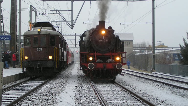 Ae 68 208 und Dampflok 64 518 in Ostermundingen. (Foto: SWR, Wolfgang Drichelt)