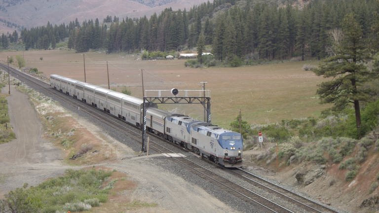 Amtrak "Blue Zephyr" auf der Strecke (Foto: SWR, SWR - Alexander Schweitzer)