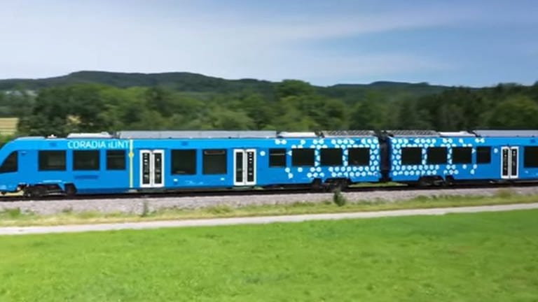 Der  Wasserstoffzug „Coardia iLint“ von Alstom wird auf der Schwäbischen Alb im Regelbetrieb getestet. (Foto: SWR, Harald Kirchner)