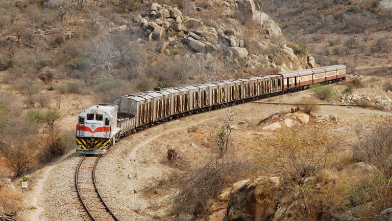 Die Bahnstrecke der Benguela-Bahn wird wieder aufgebaut und soll auch in die entlegensten Ecken Angolas den Aufschwung bringen. (Foto: SWR, MedienKontor/Adama Ulrich)