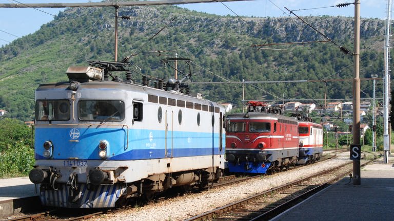 E-Lok 1141037 - auf dem Weg von Capljina nach Mostar. (Foto: SWR, Bettina Bansbach )