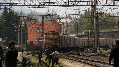 Güterzug im Bahnhof von Zestaponi, im Westen Georgiens (Foto: SWR, Gintas Babravicius)