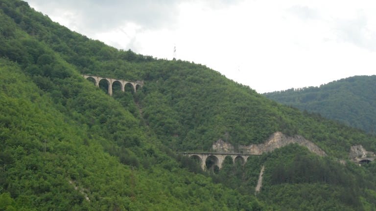 Brücken im Neretvatal (Foto: SWR, Bettina Bansbach )