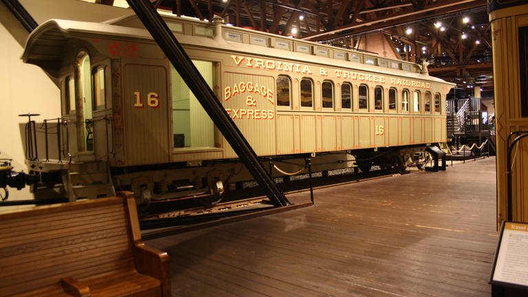 Gepäck und Reisewagen im California State Railroad Museum (Foto: SWR, Hagen v. Ortloff)