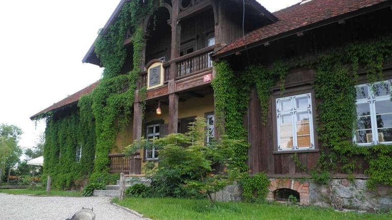 Dieser Jagdhof in Galkowo wurde originalgetreu wieder aufgebaut und dient als Hotel und Restaurant. (Foto: SWR, SWR - Grit Merten)