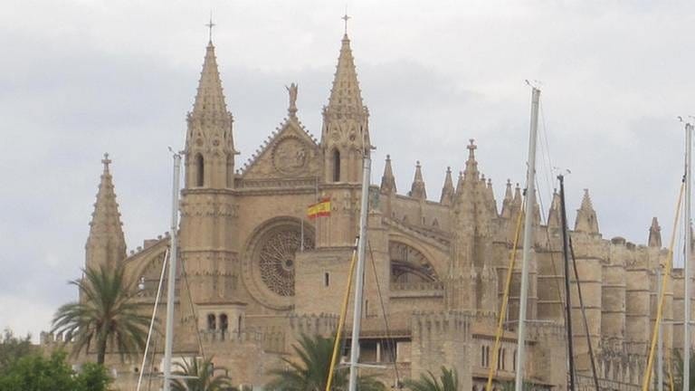 Die Kathedrale der Heiligen Maria in der spanischen Hafenstadt Palma, der Hauptstadt der Baleareninsel Mallorca, ist die Bischofskirche des Bistums Mallorca. (Foto: SWR, SWR - Susanne Mayer-Hagmann)