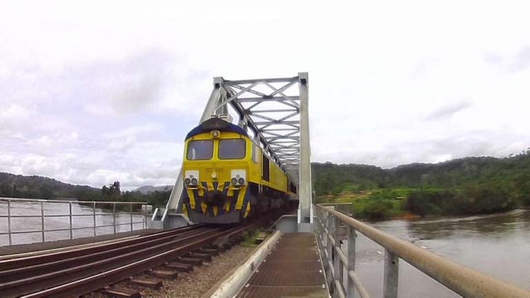 CC 405 an Eisenbahnbrücke (Foto: SWR, SWR - Michael Mattig-Gerlach)