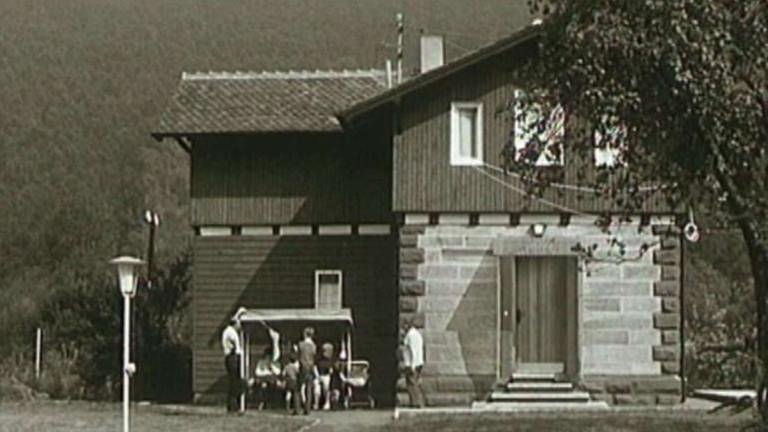 Ehemals Streckenwärterhaus - jetzt Wohnhaus für eine Familie (Foto: SWR, SWR -)
