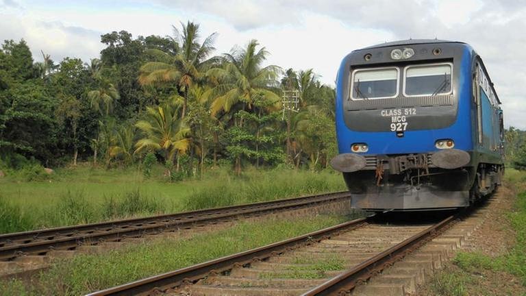 "Class S12 MCG 927". Die Briten hatten die Bahn ursprünglich gebaut, um Tee zum Hafen in Colombo zu transportieren. (Foto: SWR, SWR - Alexander Schweitzer)