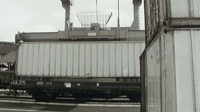 1968-Containerverladung im Bahnhof Basel Bad (Foto: SWR, SWR -)