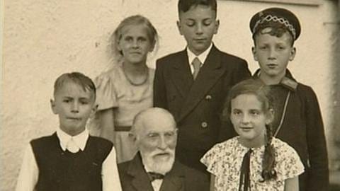 Eugen Kittel mit Enkelkindern (Foto: SWR, SWR -)