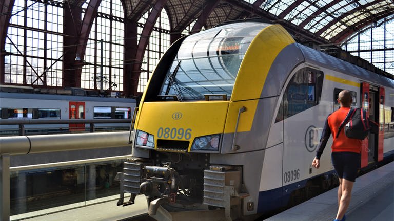 Die oberste Gleisebene in Antwerpen Centraalstation gehört ganz dem Regional- und Nahverkehr. (Foto: SWR, Helmut Frei)