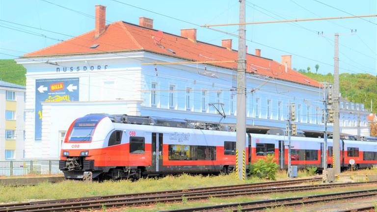 Pendlerbeziehung – mit Cityjet und Lokalbahn rücken Umland und Metropole zusammen: (Foto: SWR, Helmut Frei)