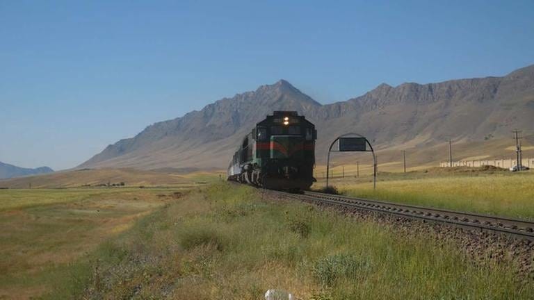 2.217 Meter – der höchste Punkt des iranischen Eisenbahnnetzes zwischen Dorud und Arak (Foto: SWR, SWR - Alexander Schweitzer)