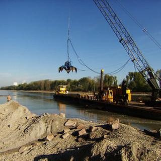 Baustelle auf dem Rhein
