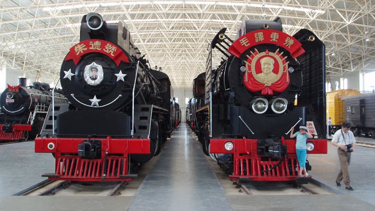Mao-Loks im Xingshu Eisenbahnmuseum Peking (Foto: SWR, Hagen von Ortloff)