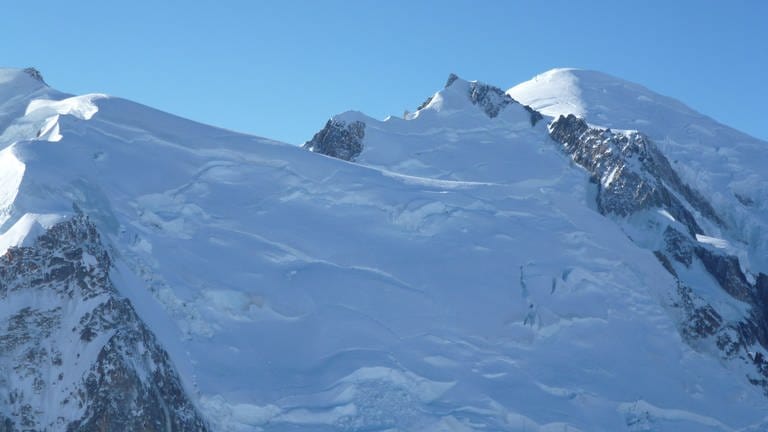 Von der Aiguille zum Mont-Blanc sind es noch einmal 1.000 m (Foto: SWR, Alexander Schweitzer)