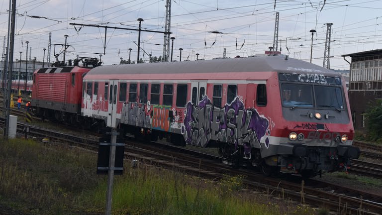 Grafity im Bahnhof Berlin Lichtenberg