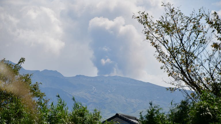 Das Aso Vulkangebiet - Die Vulkane Kyushus gehören zu den aktivsten in Japan.  (Foto: SWR, Harald Kirchner)