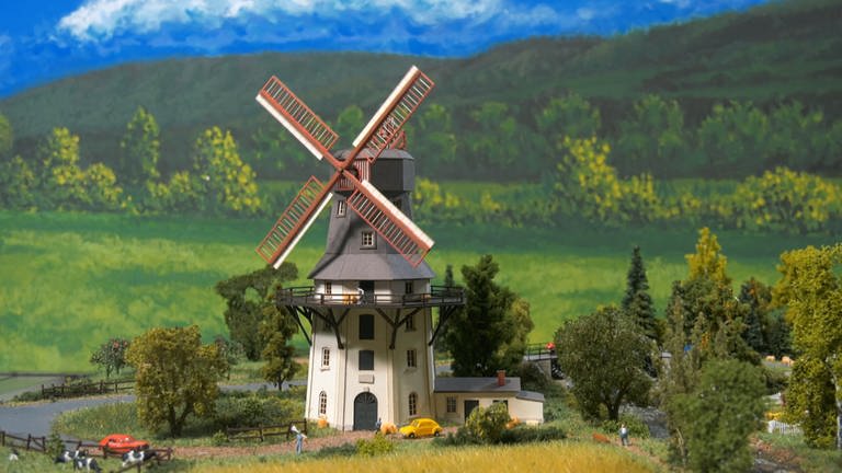 Das Vorbild dieser Windmühle fand Faller im Bremer Ortsteil Oberneuland. (Foto: SWR, Andreas Stirl und Anna Neumann)