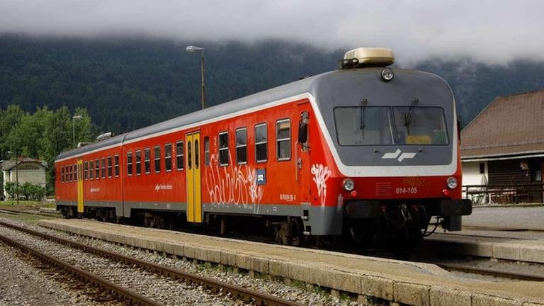 In Sezana, auf dem sogenannten Karstplateau, fährt die ebenso genannte Karstbahn, einer Teilstrecke der Transalpina. (Foto: SWR, SWR -)