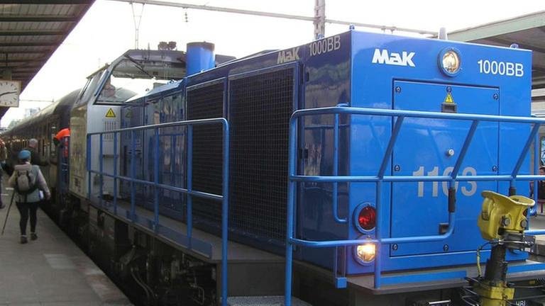 Im Bahnhof der Stadt Luxemburg. Die Rangierlok MaK 1000 BB stellt den Sonderzug bereit. (Foto: SWR, SWR - Wolfgang Drichelt)