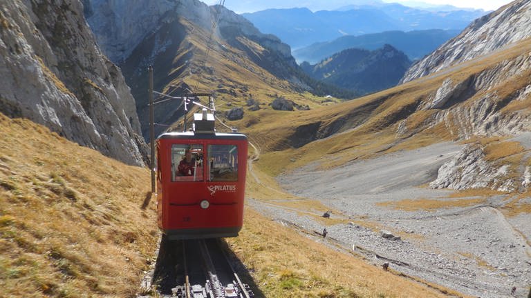 30 Minuten benötigt die Pilatusbahn für die 4,6 Km lange Strecke (Foto: SWR, Alexander Schweitzer)