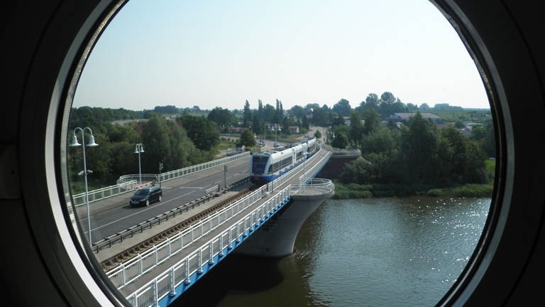 Der Blick auf die Brücke aus Sicht des Brückenwärters in Wolgast (Foto: SWR, Grit Merten)