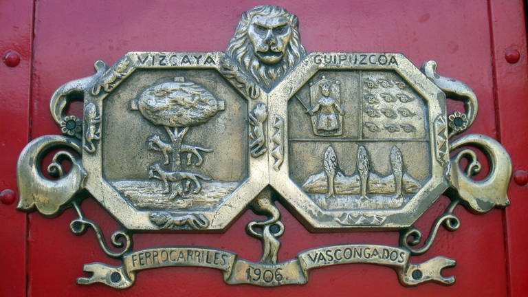 Wappen der historischen  baskischen Eisenbahn (Foto: SWR, Susanne Mayer-Hagmann)