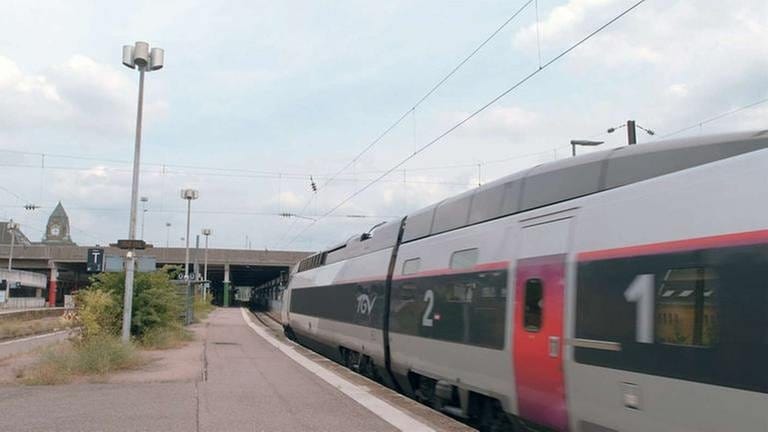 TGV bei seiner Einfahrt in den Bahnhof Metz-Ville (Foto: SWR, SWR - Ingo Behring)