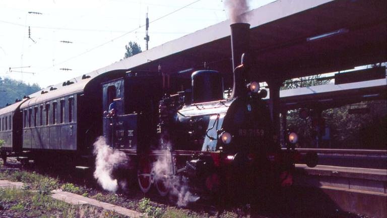 Lok 89 7159 am Bahnsteig. (Foto: SWR, SWR - Alexander Schweitzer)