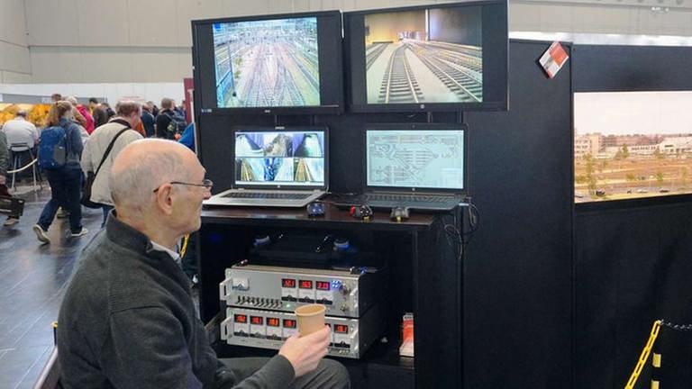 Alle realen Elemente der Eisenbahn sind auch auf der digital gesteuerten Anlage zu sehen. (Foto: SWR, SWR - Wolfgang Drichelt)