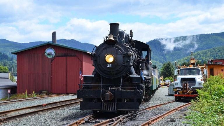 Die Oregon Coast Scenic Railroad wird unter anderem mit einer mehr als 90 Jahre alten Dampflok betrieben, die früher auf der McCloud River Railroad Holzzüge beförderte. (Foto: SWR, SWR - Harald Kirchner)