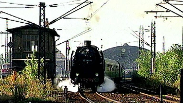 Eine Dampflok auf Gleisen (Foto: SWR, SWR -)