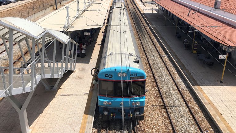 Ankunft in Tunes. Hier trennen sich die Bahnlinien nach Lissabon und Lagos.  (Foto: SWR, Kirsten Ruppel)