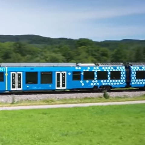 Der  Wasserstoffzug „Coardia iLint“ von Alstom wird auf der Schwäbischen Alb im Regelbetrieb getestet. (Foto: SWR, Harald Kirchner)