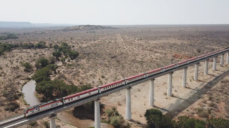 Als „Hightech auf dem Schwarzen Kontinent“ wurde das Projekt Mombasa-Nairobi Standard Gauge Railway, kurz SGR, bezeichnet. (Foto: SWR, Thuku Kariuki und Alexander Schweitzer)