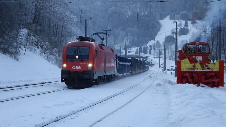Schneeschleuder und E-Lok (Foto: SWR, SWR - Alexander Schweitzer)