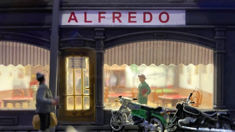 In den Hochbahn-Arkaden hat das „Alfredo“ auch zu später Stunde noch geöffnet. (Foto: SWR, Andreas Stirl und Anna Neumann)