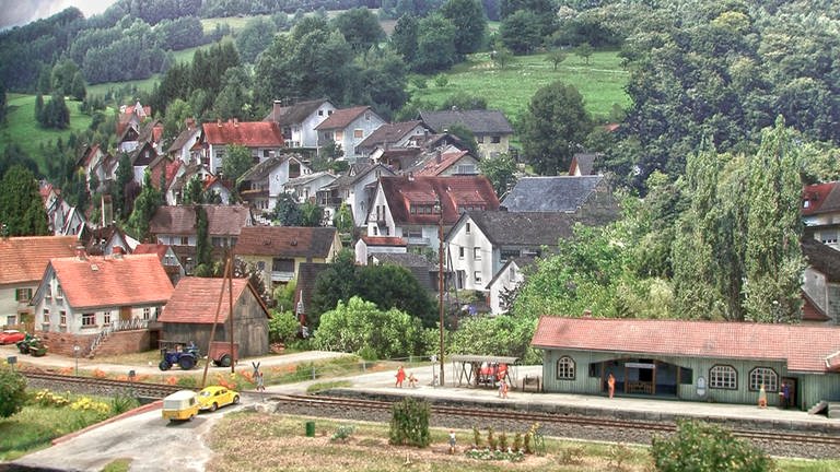 Das Model Heimbuchenthal im Spessart ist das Werk eines Mitgliedes der Eisenbahnfreunde Kahlgrund.