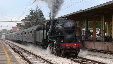 Franco Crosti Dampflok im Bahnhof Faenza (Foto: SWR, SWR - Wolfgang Drichelt)