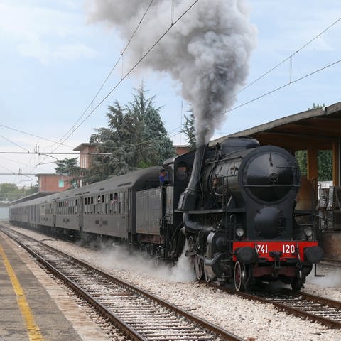 Franco Crosti Dampflok im Bahnhof Faenza (Foto: SWR, SWR - Wolfgang Drichelt)