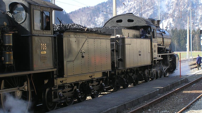 Lok C 56 2978 ist bis zum Fahrtrichtungswechsel in Pontarlier unsere Zuglok. (Foto: SWR, Wolfgang Drichelt)